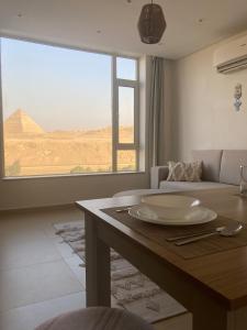 First Row to Pyramids 2BDR Apt