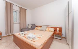 Beautiful Apartment In Pakostane 