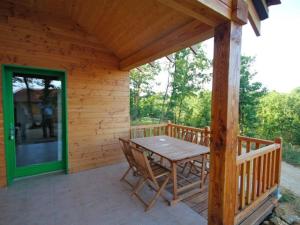 Maisons de vacances Le Village Enchanteur : Chalet 2 Chambres