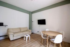 One-Bedroom Apartment with Balcony