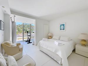 Penthouse 2-Bedroom apartment with 360º views and parking