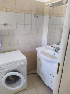 Private Little House in Lagonisi