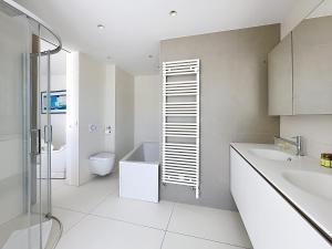 Penthouse 2-Bedroom apartment with 360º views and parking