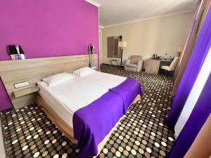 Queen Room - Disability Access room in Optima Rivne