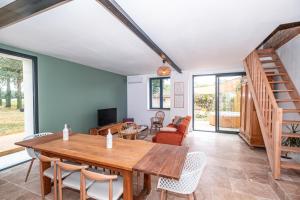 Maisons de vacances Gite des Rousseles - Climatisation, Spa, jardin : photos des chambres