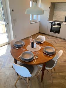 Seenland-Studio I 75 qm I Boxspringbett I Garten I Luxus-Bad