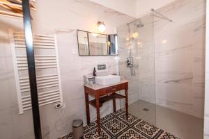 Maisons de vacances Gite des Rousseles - Climatisation, Spa, jardin : photos des chambres