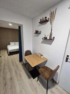 Appartements Cosy T1 au 14B avec Climatisation et Parking : Appartement 1 Chambre