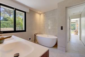 Villas Contemporary Villa in Mougins : photos des chambres