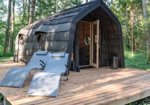 Hundi Holiday Home Cabin "Paat" with shared heated pool