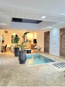 Riad Melilo avec piscine chauffée