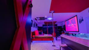 Love hotels Loveroom Very Good Trip chambre avec jacuzzi privatif : photos des chambres