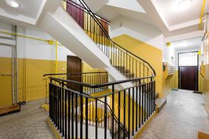 Old Town Square Black & White Studio by BookingHost