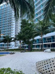 1BR GF - Beach pool, Netflix, PS4 , Wifi