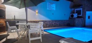 Belíssima Casa a Beira Mar com Piscina Aquecida Cobrado a Parte, 5 Quartos com Ar Condicionado, Amplo Salão de Jogos com Mesas de Bilhar e Pebolim, Amplo Espaço Externo com Churrasqueira em Deck Gourmet Coberto frente a Piscina,Tudo isso á Beira 