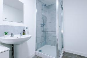 Charming Salford, Staycation, WiFi, Sleeps 5