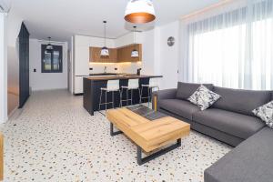 Maximus Luxury Villas Polychrono