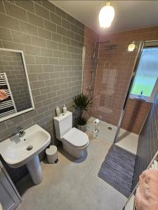 Home Comforts in Peaceful 2 Acres