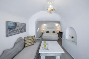 Luxury Santorini Villa 1 Bedroom Villa Stunning Sea Views & Outdoor Jacuzzi Oia