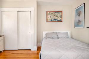 Witch City Retreat with Tiki Bar in Downtown Salem