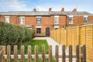 Cottage By Canal and Centre By Cheshire Escapes