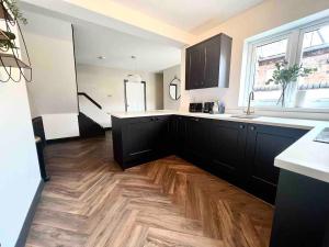 Cottage By Canal and Centre By Cheshire Escapes