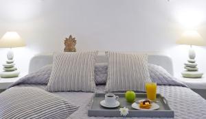 Elegant Santorini House 2 Bedroom Villa Caldera View Hot-Tub