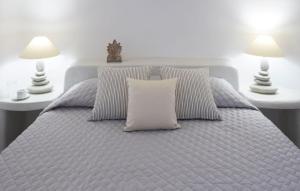 Villa Celestia Oia Santorini Caldera Views Cave Hot Tub Sleeps 5