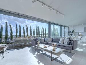 Villa Limni Dyo - Luxurious Contemporary 3 Bedroom Villa With Sea Views And Hot