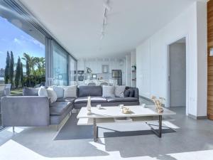 Villa Limni Dyo - Luxurious Contemporary 3 Bedroom Villa With Sea Views And Hot