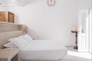 Luxury Santorini Villa Pure Bliss Villa Outdoor Plunge Pool Calderaview