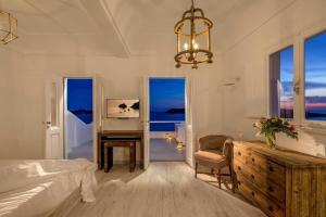 Luxury Santorini Villa Pure Bliss Villa Outdoor Plunge Pool Calderaview