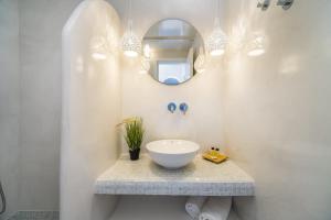 Beautiful Santorini Villa 2 Bedroom Villa Private Pool & Magical Sea Views