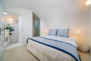 Beautiful Santorini Villa 2 Bedroom Villa Private Pool & Magical Sea Views