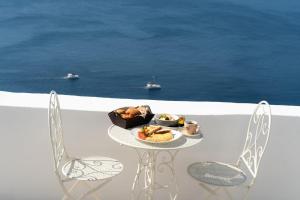 Magnificent Santorini Suite Luxury Suite With Sea View And Hot