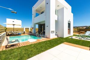 Extraordinary Rethymno Villa Villa Hantengu 3 Bedrooms Beach Front