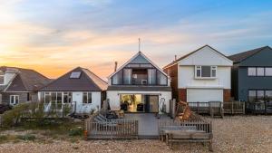 Family Beachfront Bliss Sleeps 10