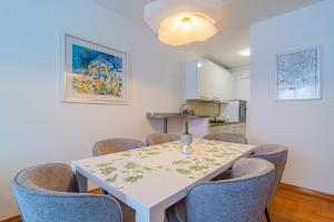 Flexible SelfCheckIns 90 - Zagreb - Garage - Loggia