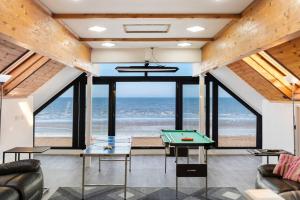 Family Beachfront Bliss Sleeps 10