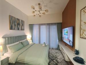 Tranquil Studio Retreat in Azizi Riviera 26