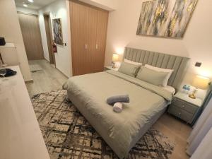 Tranquil Studio Retreat in Azizi Riviera 26