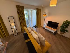 Issara Apartments 35 - Great Location & Private Parking