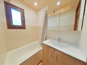 Le Grand-Bornand : Studio cabine, au pied des pistes, 5 couchages - FR-1-241-15