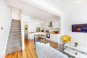 Bright 3Bed House 10Min to Meridian Water Station