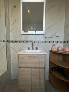 Casa entre cerros con pileta a 20 min de Salta