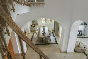 Premium Villa! Heated pool, free bikes, games, BBQ & more!