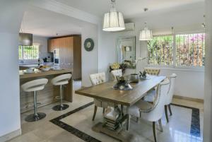 Premium Villa! Heated pool, free bikes, games, BBQ & more!