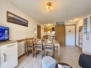 Appartement cosy à Flumet, 3 chambres, balcon sud, Wi-Fi, parking, près des pistes et navettes gratuites - FR-1-595-61