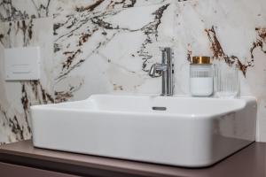 Park Towers 15 - Design - Large Terrace - AC