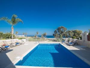 Villa Mesogi Seafront, Stunning 4Bdr Fontline Protaras